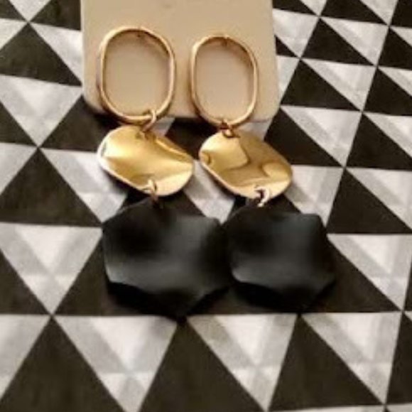 LOVISA Modern Gold/Black Geometric Drop Earrings**NEW! - Picture 3 of 3
